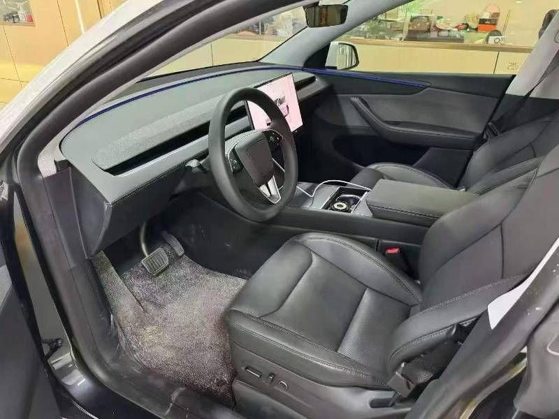 Tesla Model Y 2025 car image #3