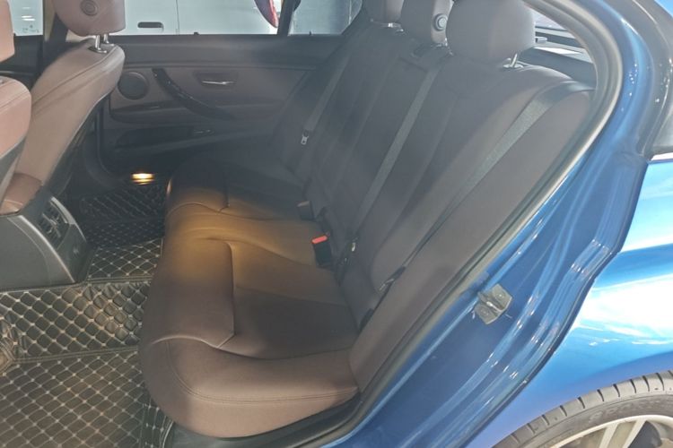 BMW 3 Series 2019 car image #13