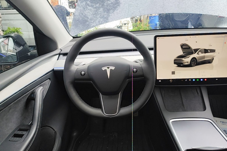 Tesla Model Y 2024 car image #11