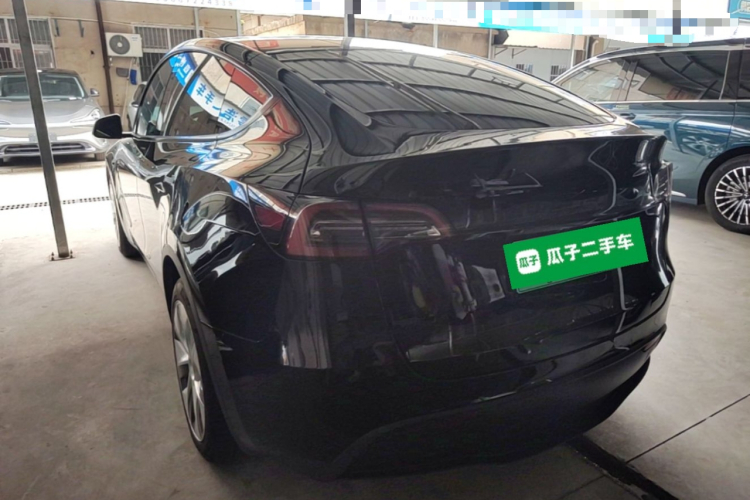 Tesla Model Y 2023 car image #5