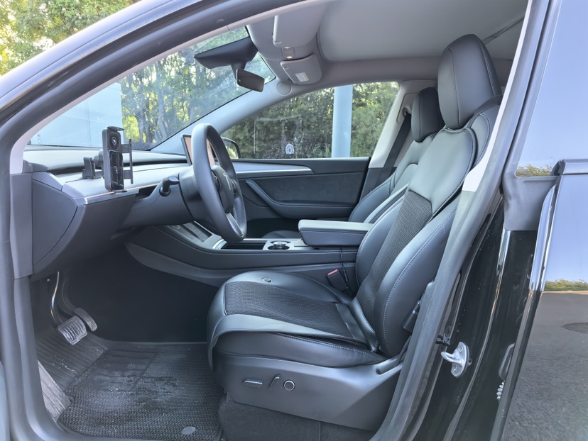 Tesla Model Y 2023 #5 Tesla Model Y 2023 car image #5
