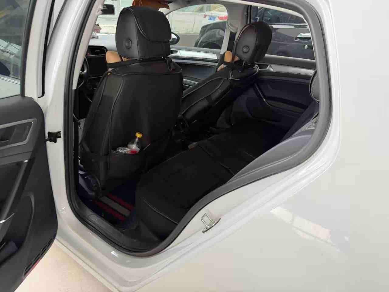 Volkswagen Golf 2020 car image #3
