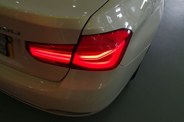 BMW 3 Series 2018 #8 BMW 3 Series 2018 immagine di auto #8