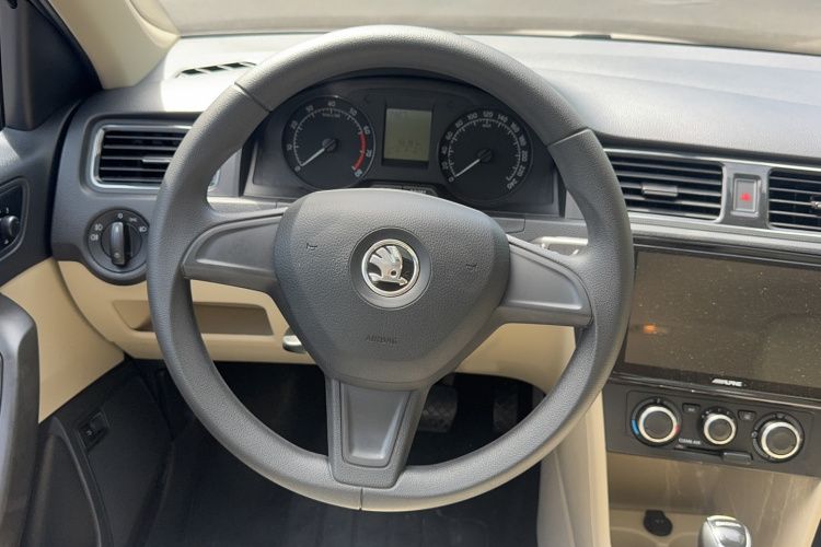 Skoda Rapid 2017 #15 Skoda Rapid 2017 car image #15