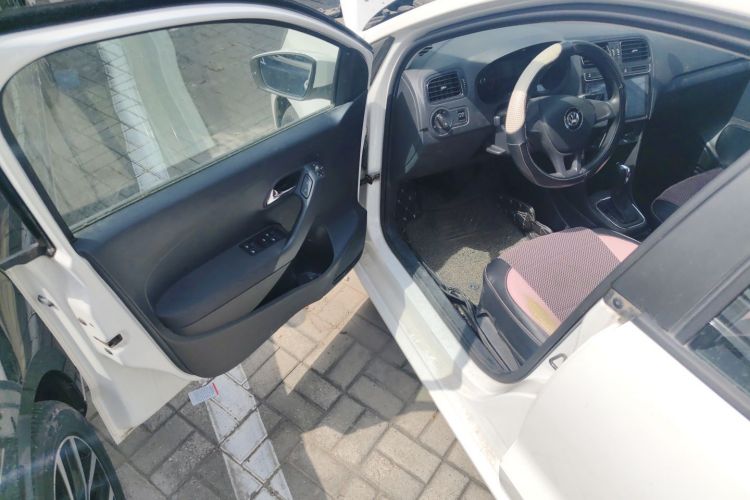 Volkswagen Polo 2018 car image #9