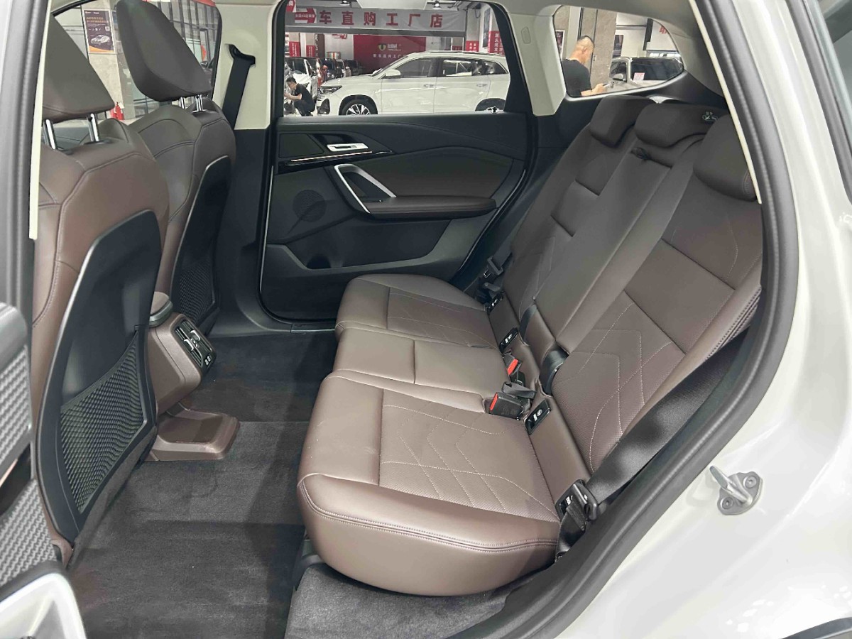 BMW X1 2024 car image #2