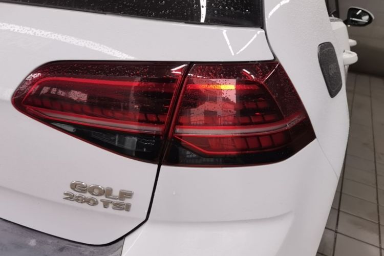 Volkswagen Golf 2019 car image #8