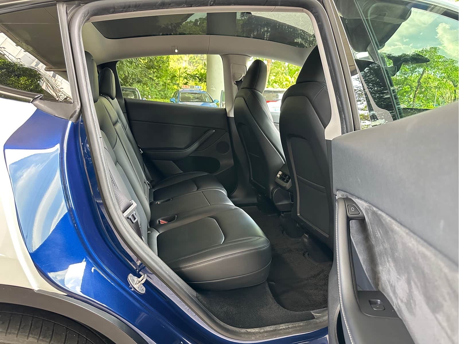 Tesla Model Y 2023 car image #11