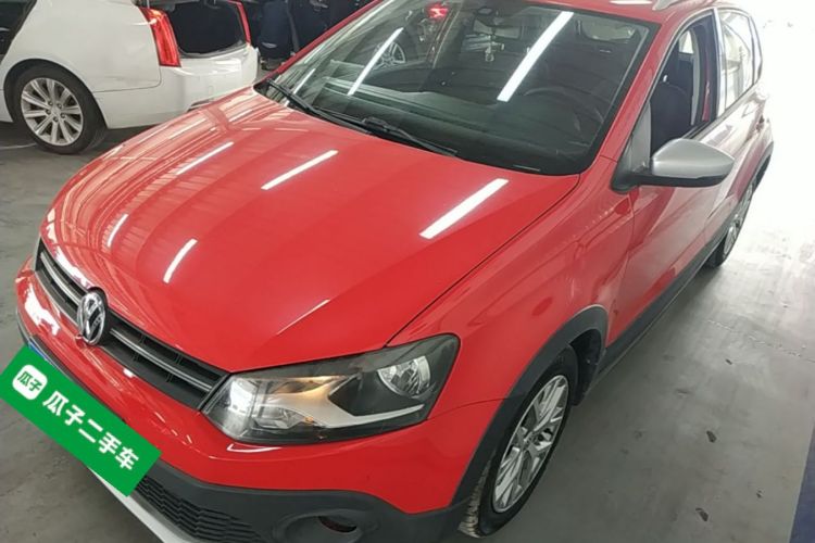 Volkswagen Polo 2015 car image #2