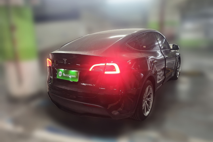 Tesla Model Y 2023 car image #5