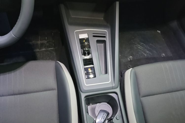 Volkswagen Golf 2023 صورة سيارة #14