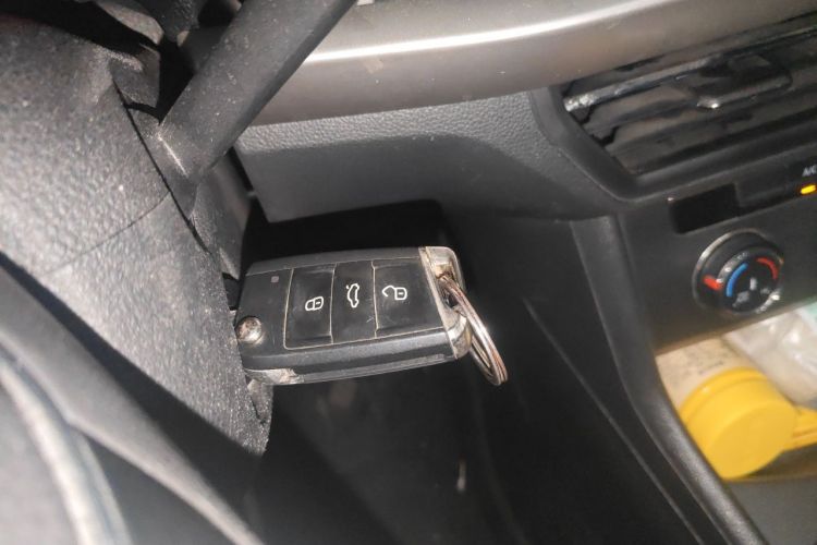 Volkswagen Lavida 2019 car image #11