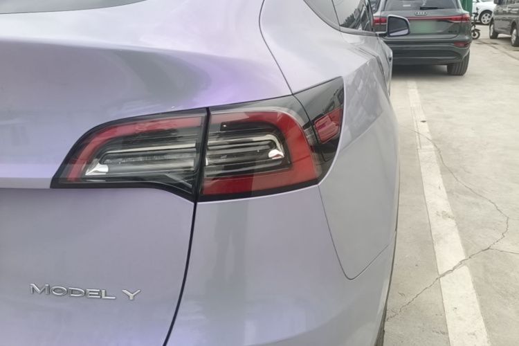Tesla Model Y 2022 immagine di auto #8