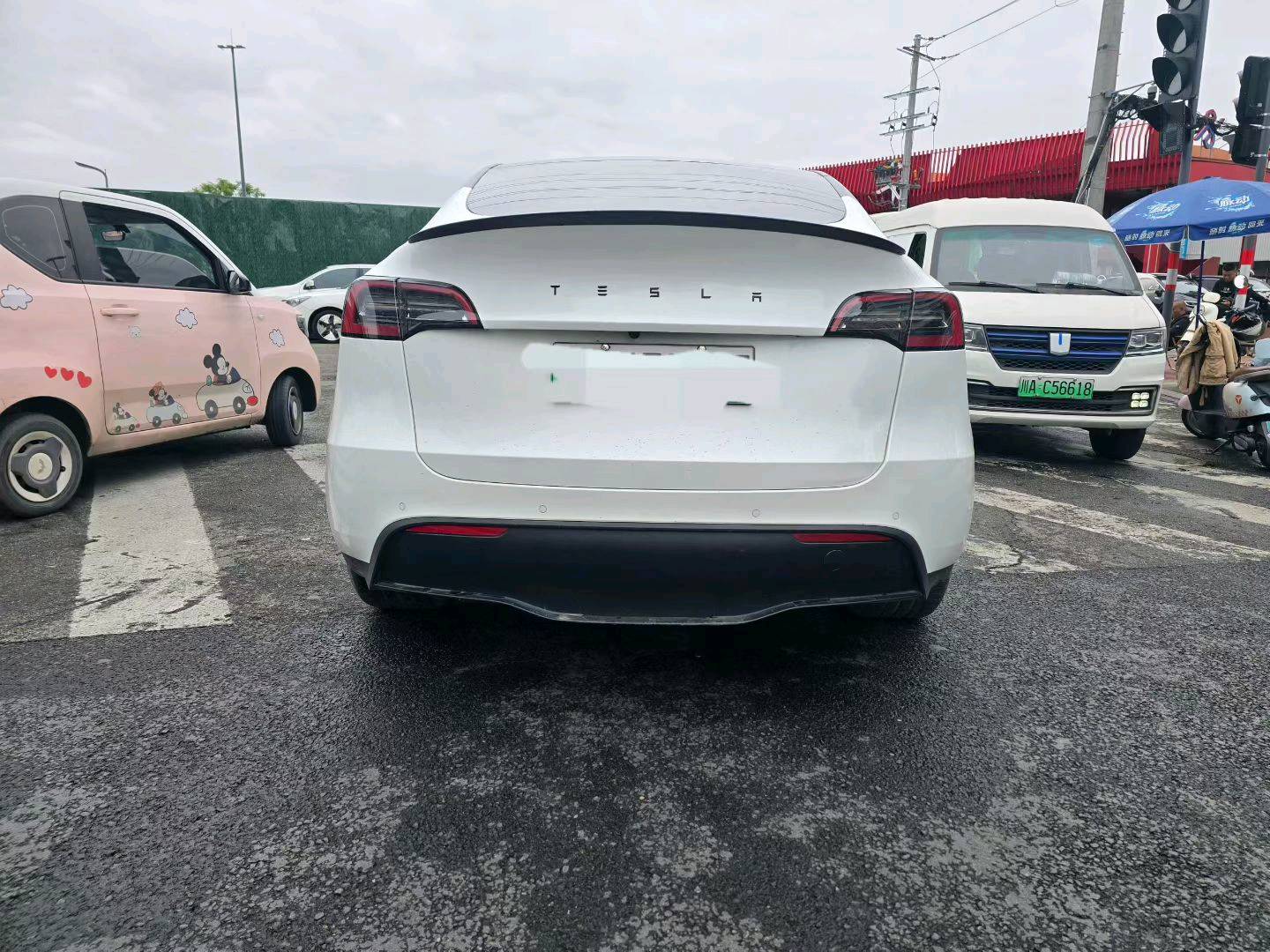 Tesla Model Y 2024 car image #12