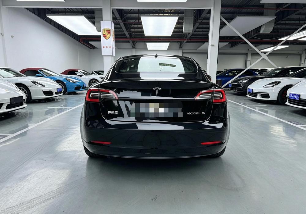 Tesla Model 3 2022 car image #3
