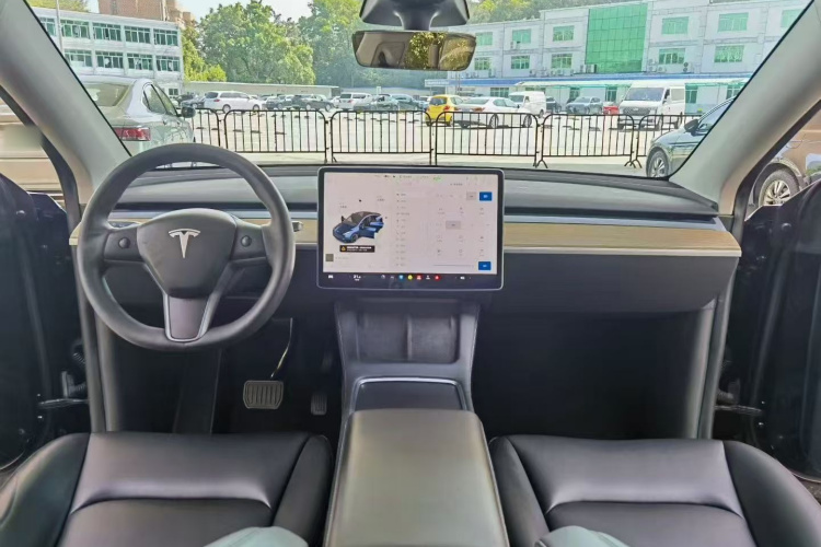 Tesla Model Y 2022 #10 Tesla Model Y 2022 car image #10