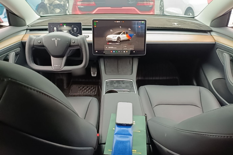 Tesla Model 3 2023 car image #10