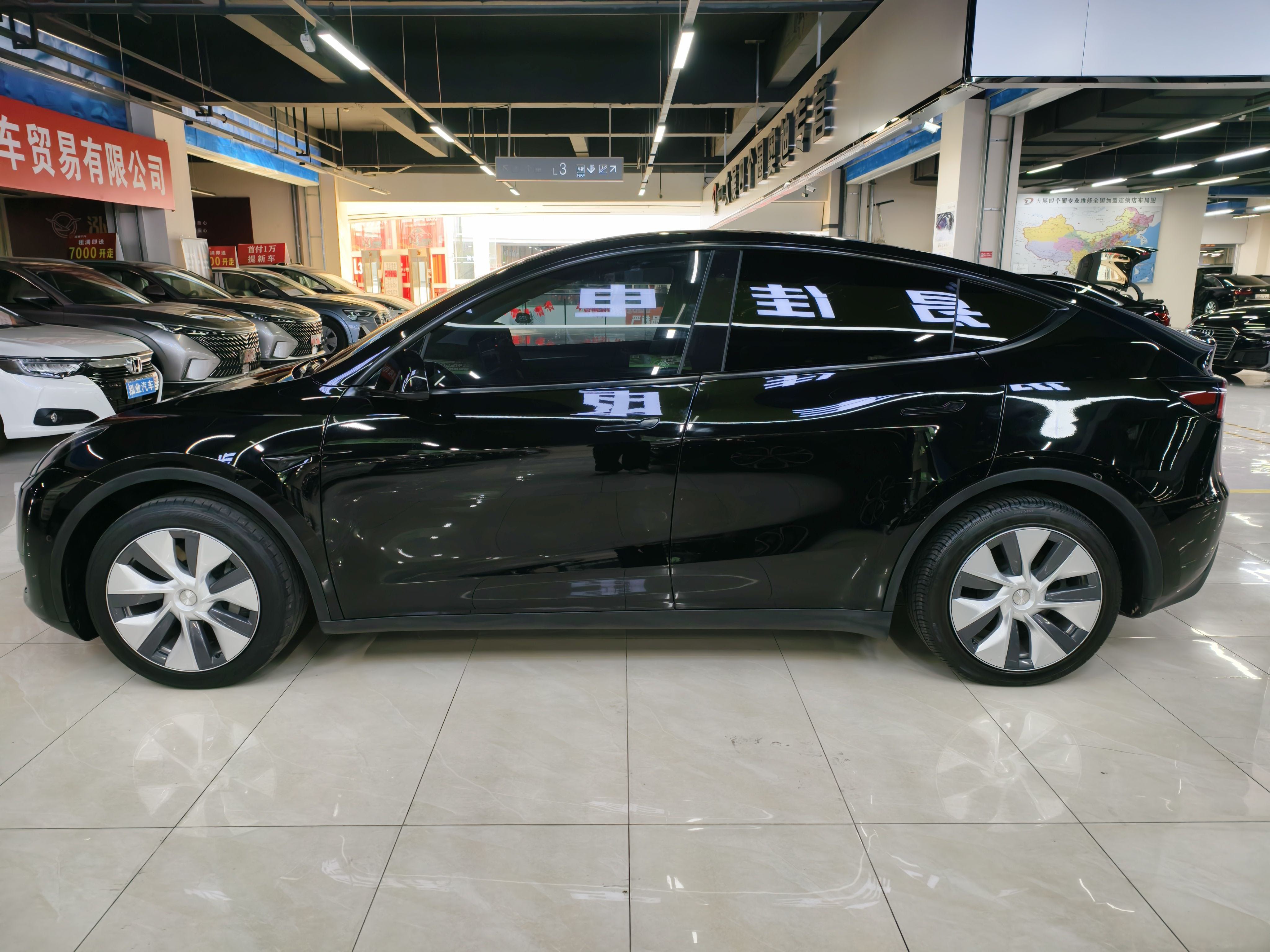 Tesla Model Y 2023 car image #6
