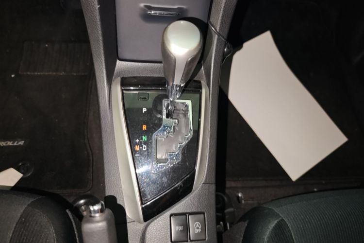 Toyota Corolla 2018 immagine di auto #17