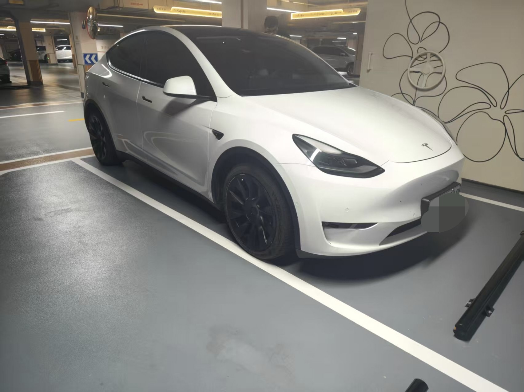 Tesla Model Y 2021 #2 Tesla Model Y 2021 car image #2