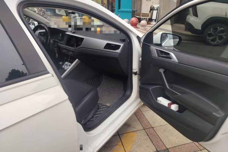 Volkswagen Polo 2021 car image #21