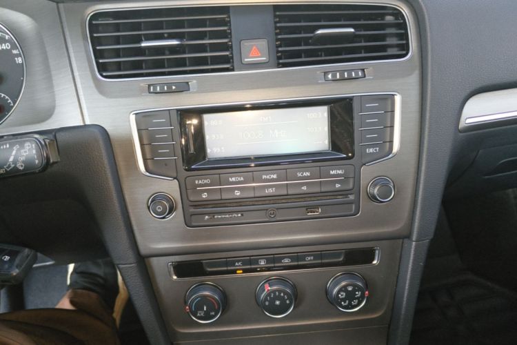 Volkswagen Golf 2015 car image #13