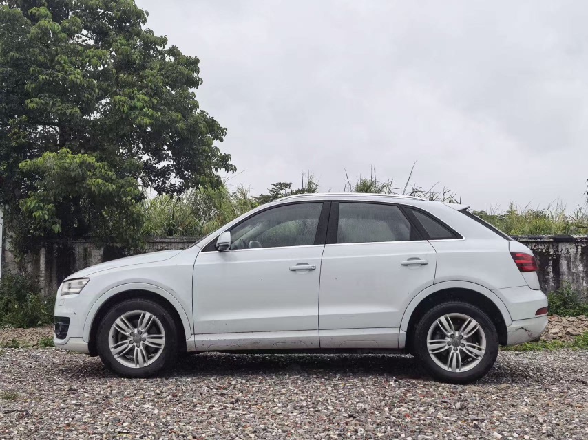 Audi Q3 2013 car image #3