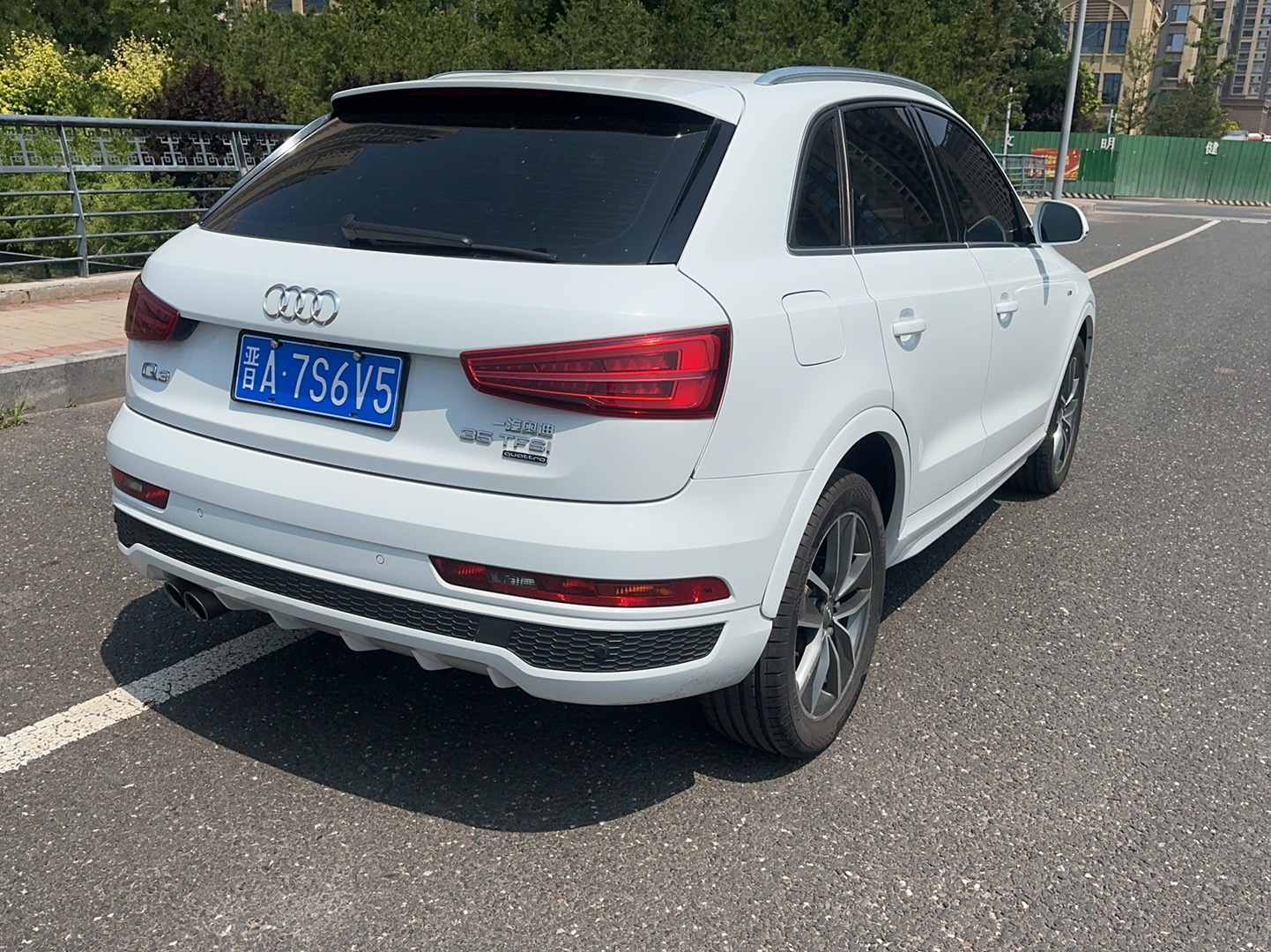 Audi Q3 2018 car image #8