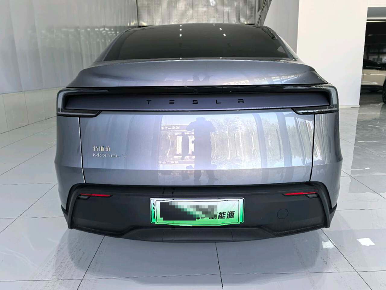 Tesla Model Y 2025 car image #5