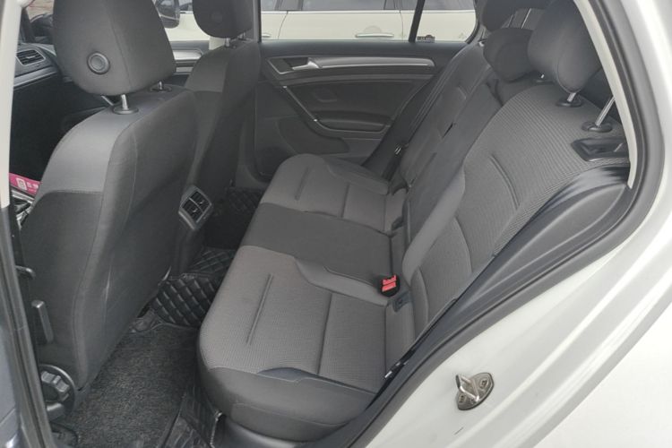 Volkswagen Golf 2017 car image #13
