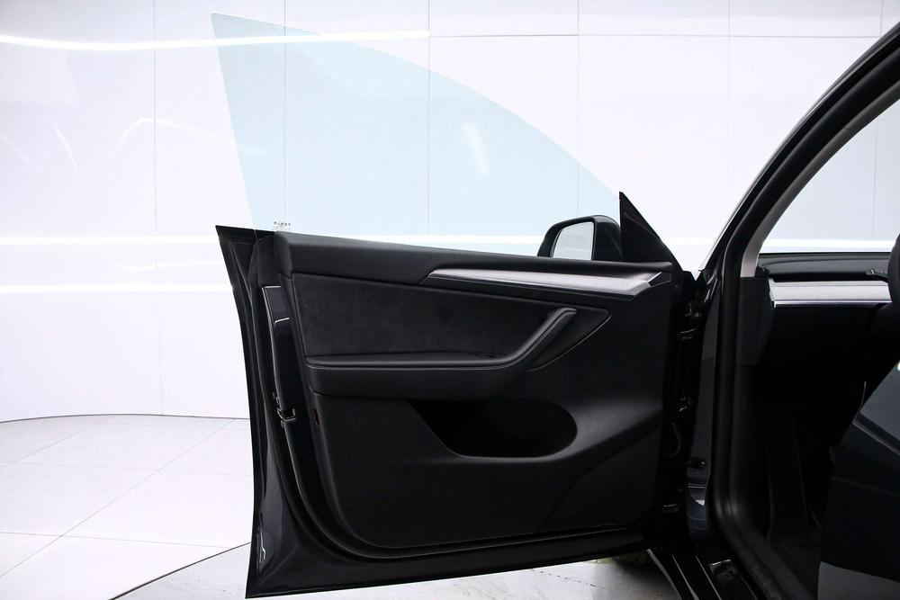 Tesla Model Y 2024 immagine di auto #14