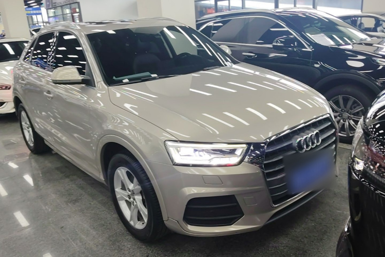 Audi Q3 2018 car image #4