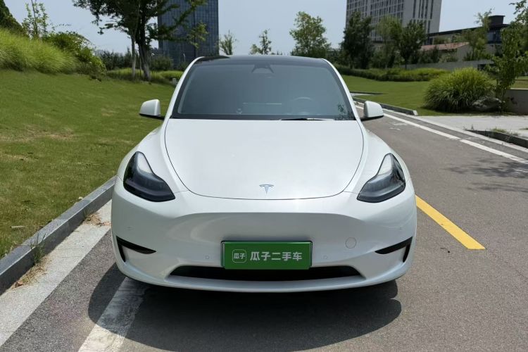 Tesla Model Y 2023 car image #3