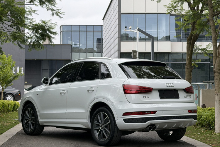 Audi Q3 2019 car image #9