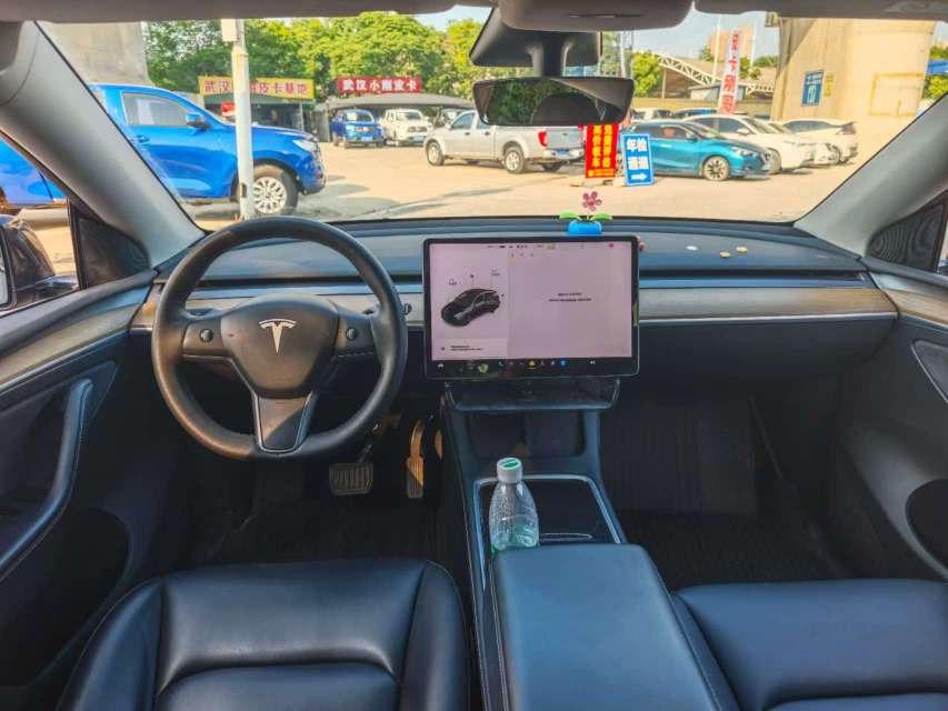Tesla Model Y 2021 car image #7