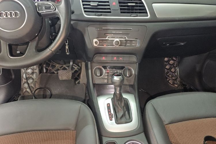 Audi Q3 2017 car image #17
