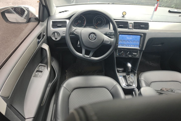 Volkswagen Santana 2017 car image #12