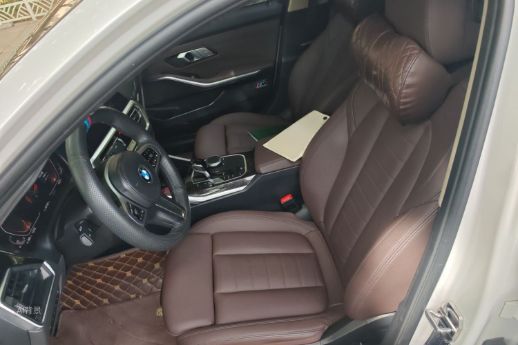 BMW 3 Series 2021 car image #17