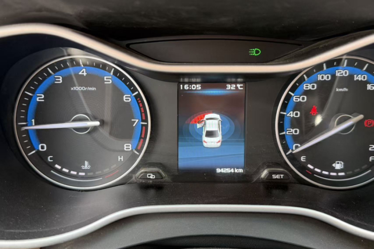 GEELY Emgrand 2018 car image #8