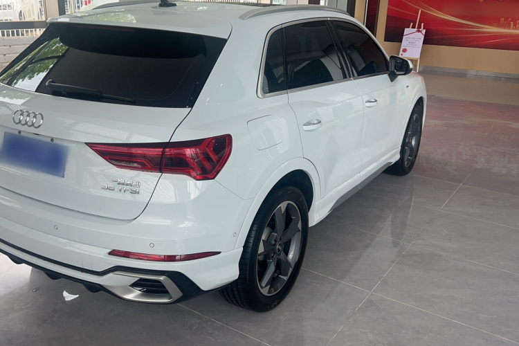 Audi Q3 2024 car image #5