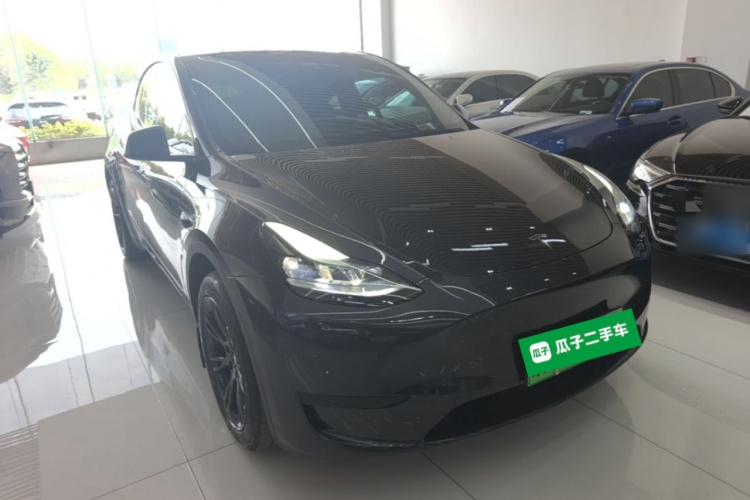 Tesla Model Y 2025 #4 Tesla Model Y 2025 car image #4