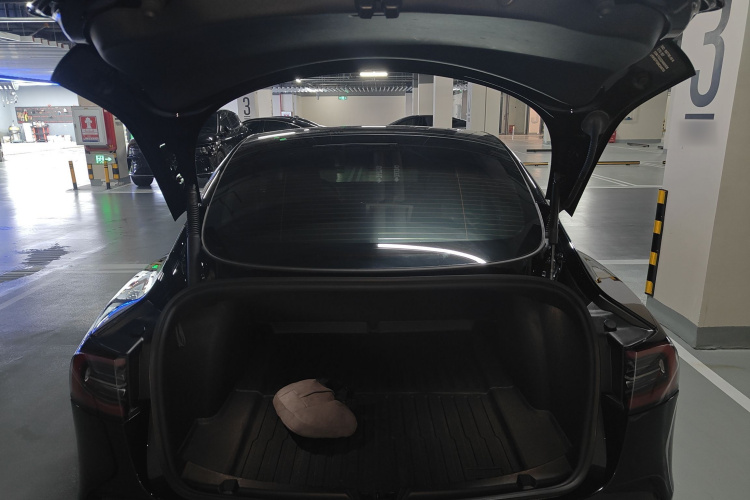 Tesla Model 3 2022 car image #21
