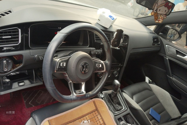 Volkswagen Golf 2020 car image #11