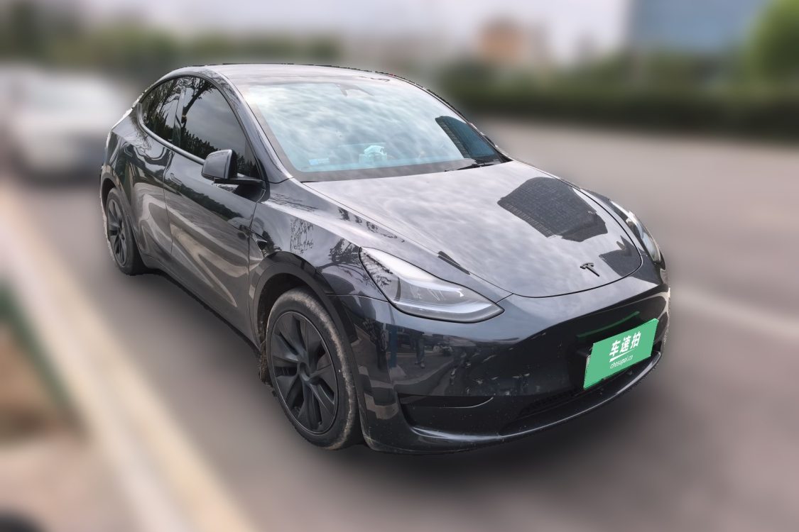 Tesla Model Y 2024 صورة سيارة #2