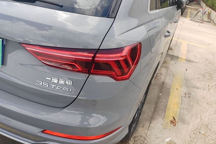 Audi Q3 2020 car image #8