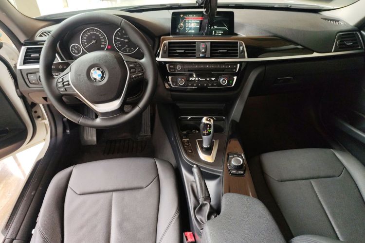 BMW 3 Series 2017 car image #13
