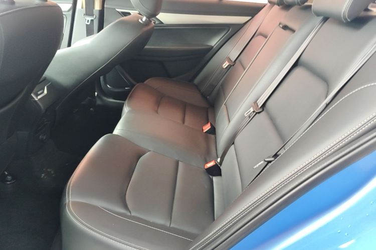 GEELY Emgrand 2018 car image #17