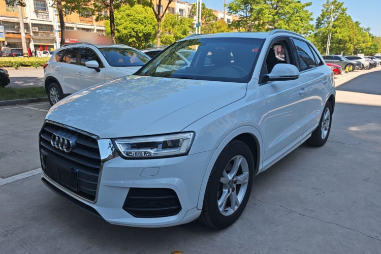 Audi Q3 2019 car image #2