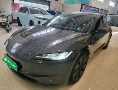 Tesla Model 3 2024 immagine di auto 
