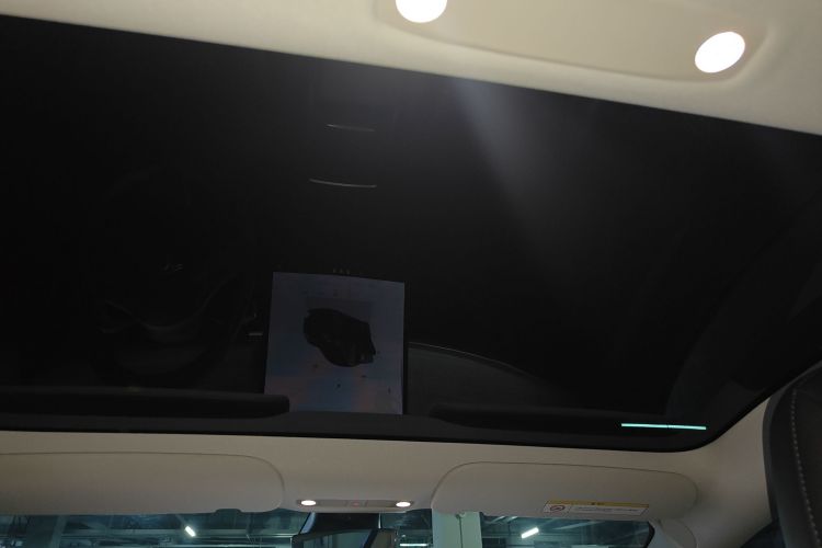Tesla Model 3 2022 car image #20